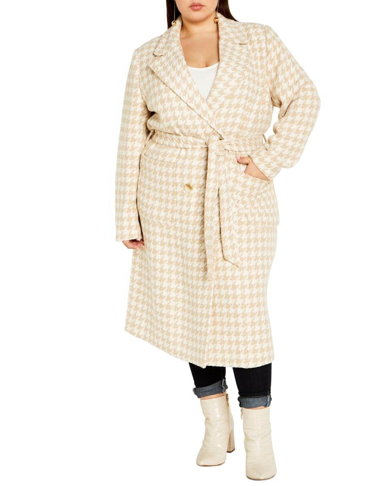 Front of a model wearing a size L COAT JULISSA in Cream Houndstooth by City Chic. | dia_product_style_image_id:322957